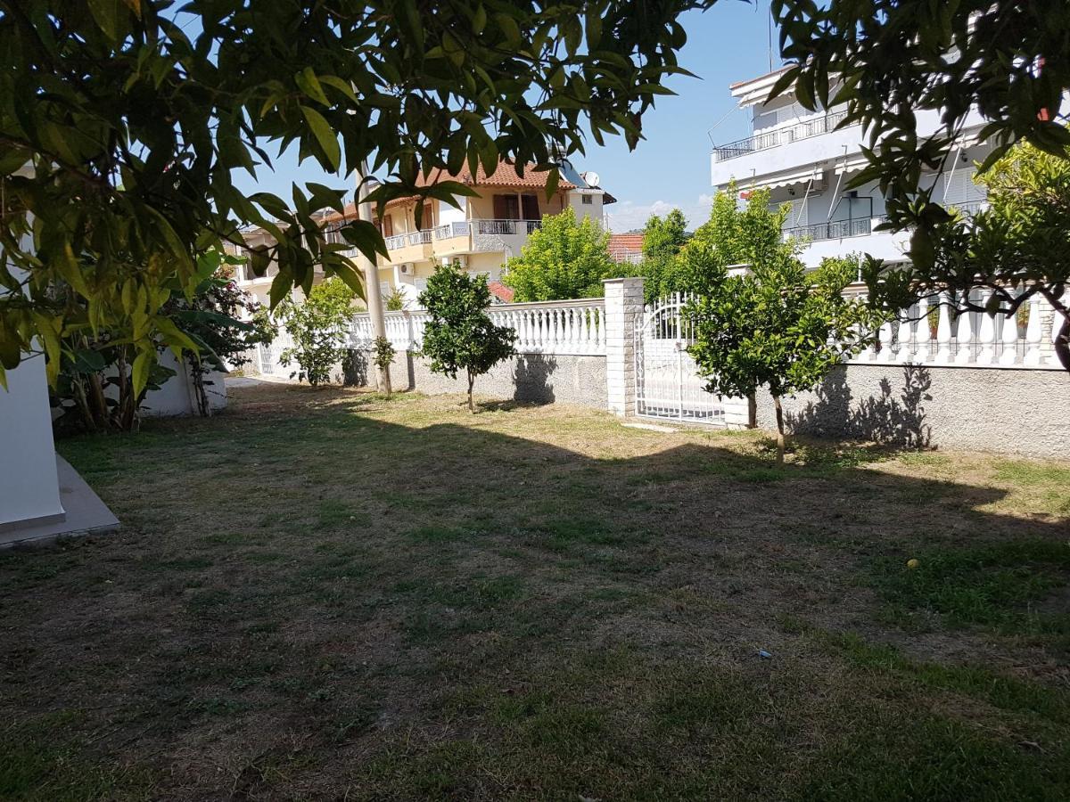 Konstantinos Apartments Ammoudia Exterior photo