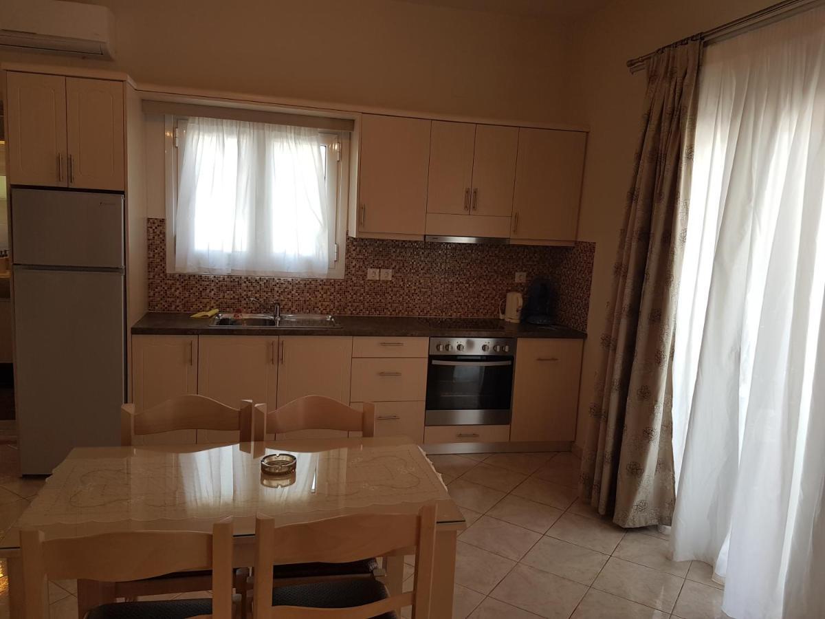 Konstantinos Apartments Ammoudia Exterior photo