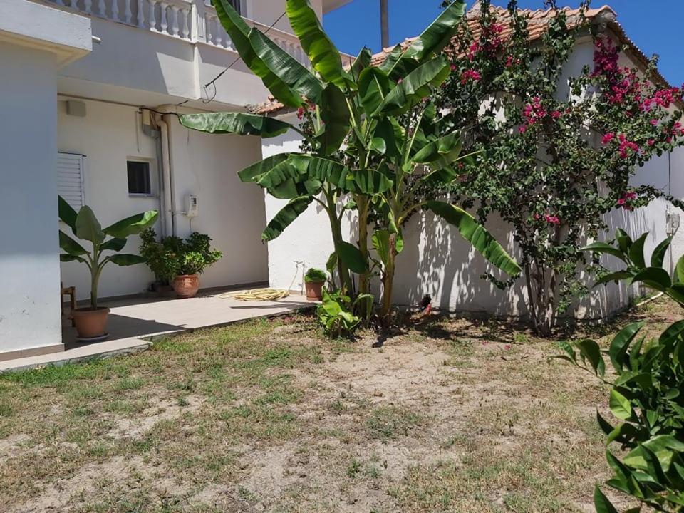 Konstantinos Apartments Ammoudia Exterior photo