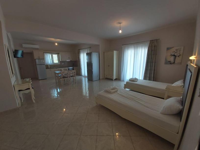 Konstantinos Apartments Ammoudia Exterior photo