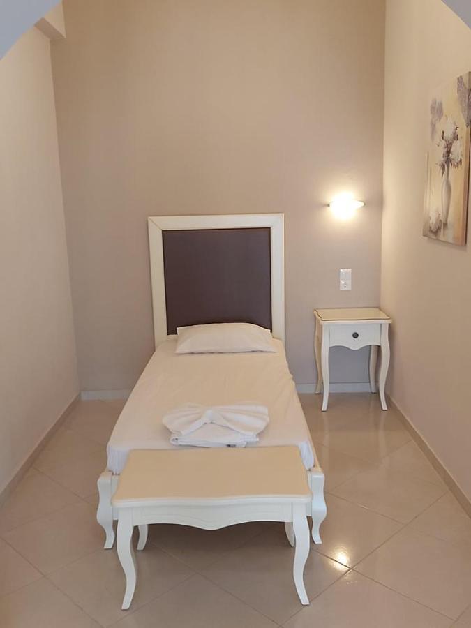 Konstantinos Apartments Ammoudia Exterior photo