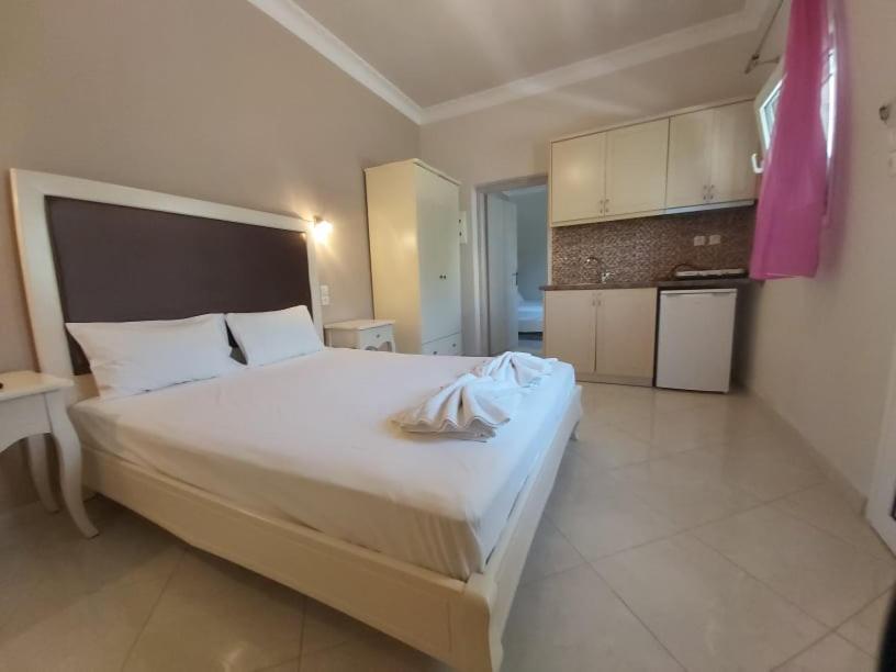 Konstantinos Apartments Ammoudia Room photo