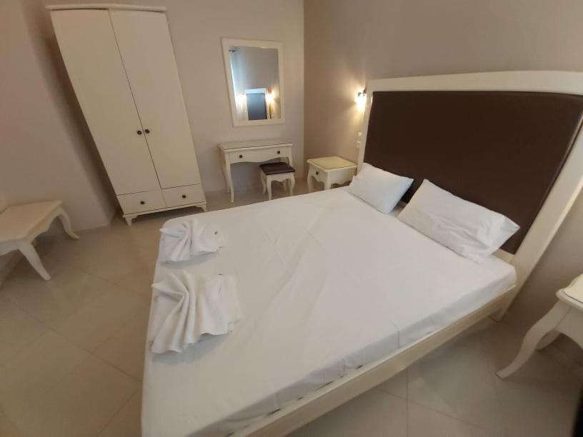 Konstantinos Apartments Ammoudia Room photo