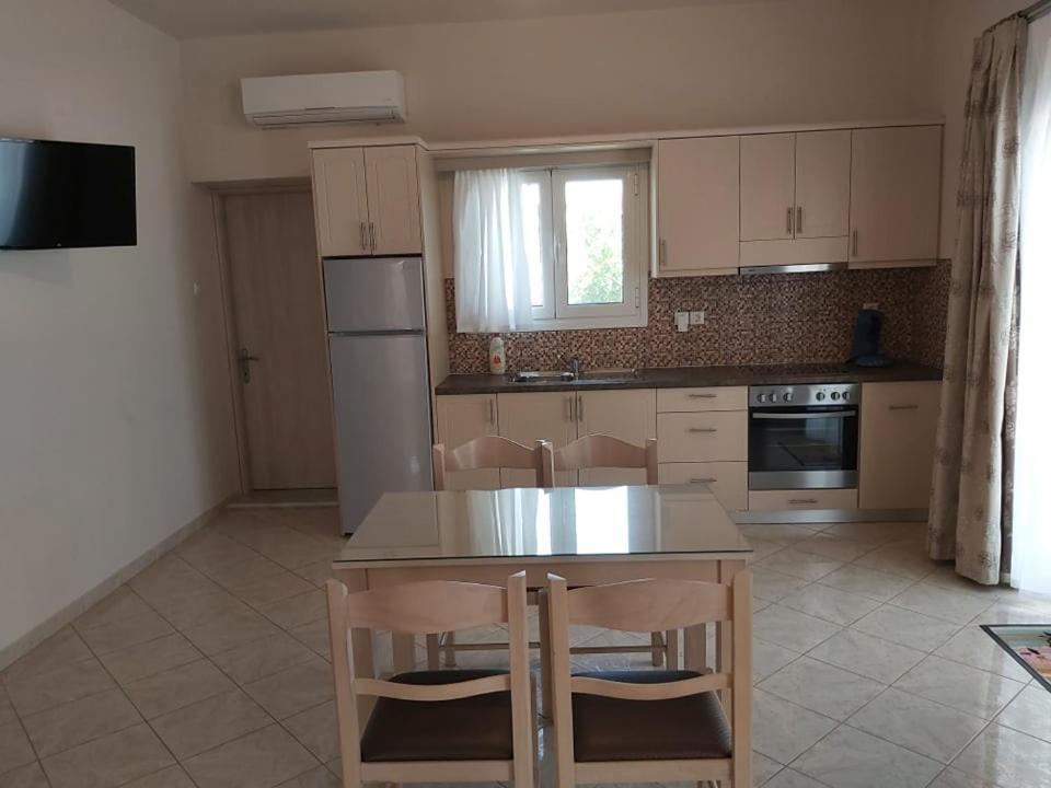 Konstantinos Apartments Ammoudia Room photo