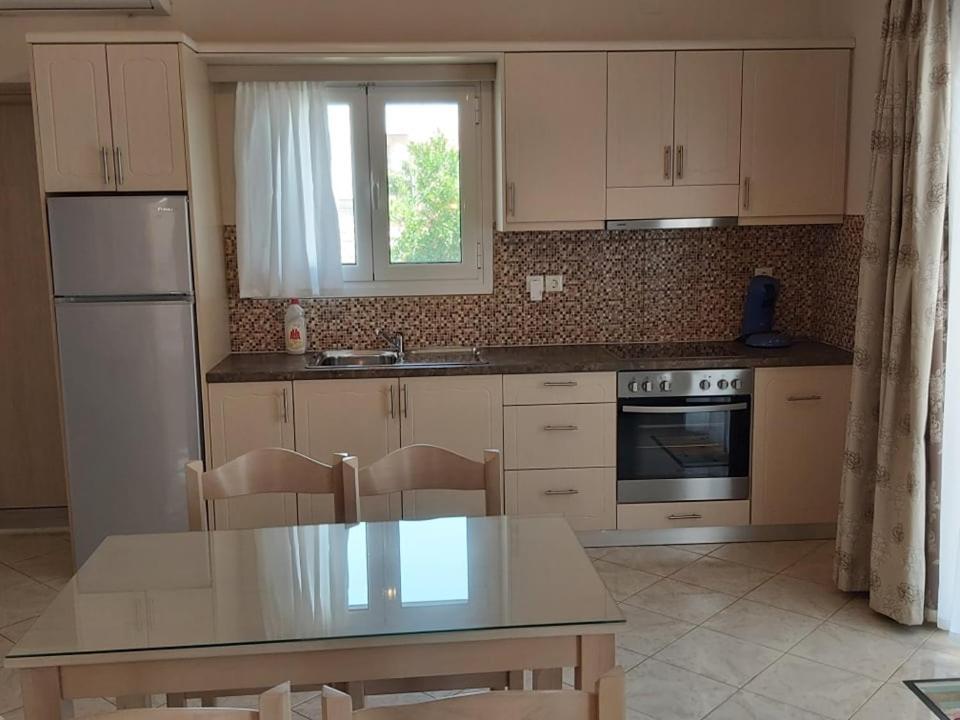 Konstantinos Apartments Ammoudia Room photo